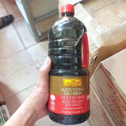 Nước Tương Đậu Nành Thượng Hạng Lee Kum Kee 1.75L x 6 Chai