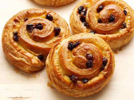 Bánh nho khô Đan Mạch nướng (Raisin Danish) 44g